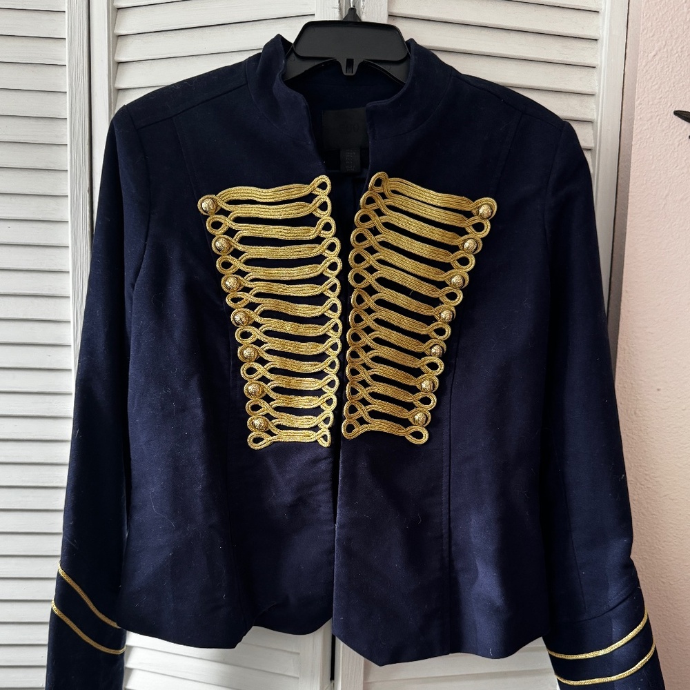 Women's military-inspired buttoned pea coat